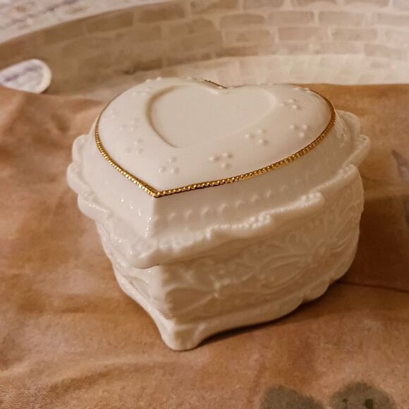 Heart Shaped Musical Trinket Holder, Keepsake Holder - Picture 5 of 13